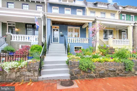 239 11th St SE, Washington, DC 20003 photo 2