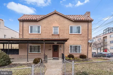 2834 R St SE #5, Washington, DC 20020
