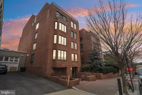 1045 31st St NW #13, Washington, DC 20007