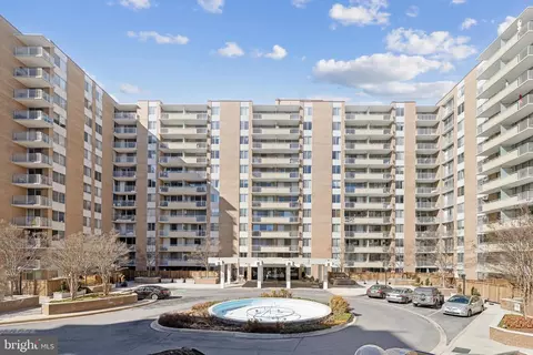 3001 Veazey Ter NW #113, Washington, DC 20008