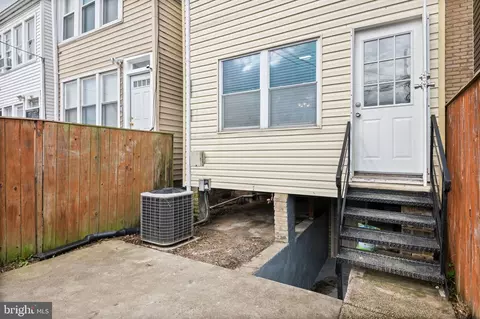 Exterior - 535 24th St NE, Washington, DC 20002 photo 8 of 9
