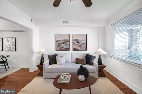 Living - 535 24th St NE, Washington, DC 20002 photo 2 of 4