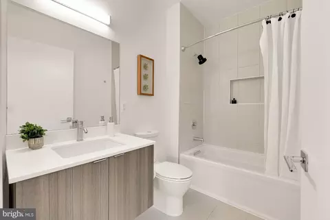 Bath - 911 2nd St NE #401, Washington, DC 20002 photo 3 of 3