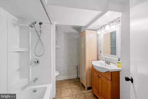 14 10th St NE, Washington, DC 20002 photo 41