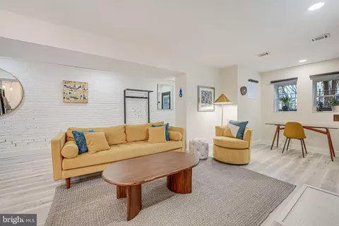 1326 R St NW #1, Washington, DC 20009