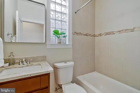 319 W Street St NE, Washington, DC 20002 photo 17