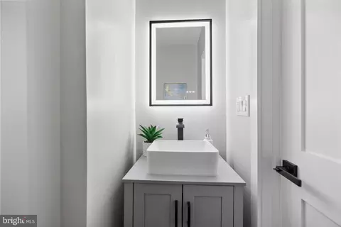 1417 Orren St NE, Washington, DC 20002 photo 17
