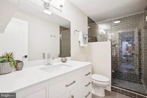 717 18th St NE #1, Washington, DC 20002 photo 5