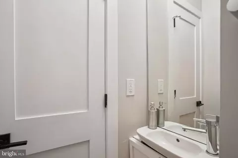 717 18th St NE #1, Washington, DC 20002 photo 33