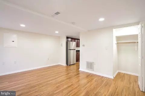 Living - 507 G St NE, Washington, DC 20002 photo 13 of 15