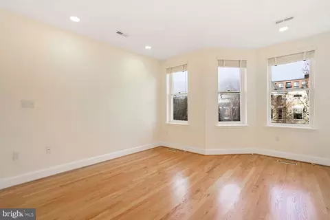Living - 507 G St NE, Washington, DC 20002 photo 10 of 15