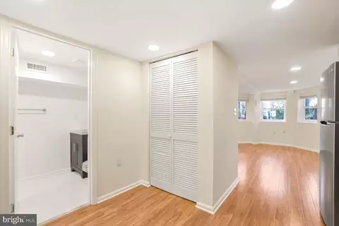 Entry Way - 507 G St NE, Washington, DC 20002 photo 4 of 5