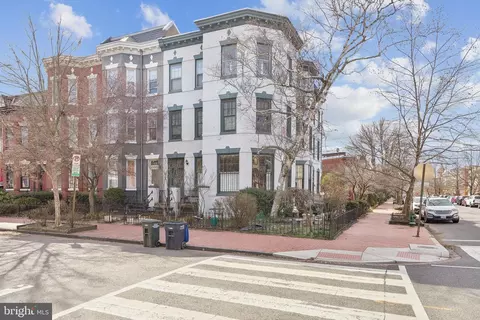 101 7th St SE #4, Washington, DC 20003