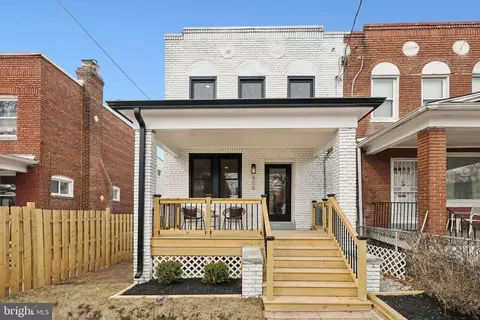 906 Irving St NE, Washington, DC 20017