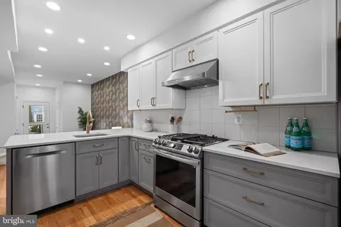 525 14th St SE, Washington, DC 20003 photo 12