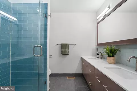 525 14th St SE, Washington, DC 20003 photo 21
