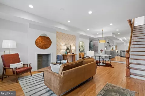 525 14th St SE, Washington, DC 20003 photo 3
