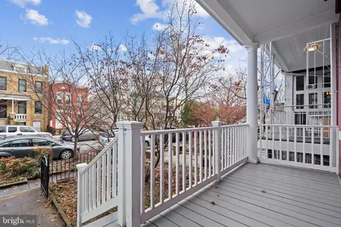 525 14th St SE, Washington, DC 20003 photo 2