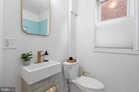 525 14th St SE, Washington, DC 20003 photo 29