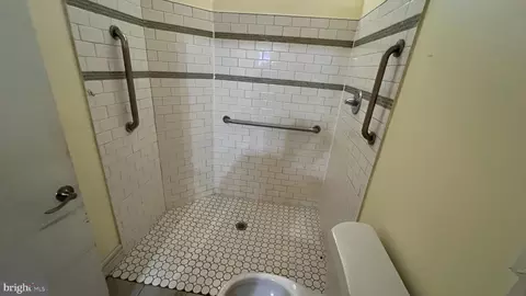 Bath - 225 Cromwell Ter NE, Washington, DC 20002 photo 1 of 4