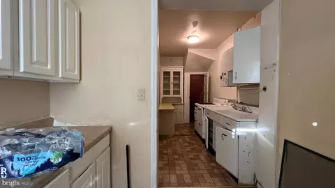 Entry Way - 225 Cromwell Ter NE, Washington, DC 20002 photo 12 of 29