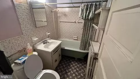 Bath - 225 Cromwell Ter NE, Washington, DC 20002 photo 4 of 4