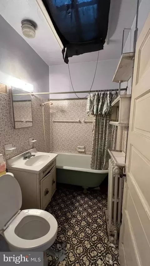 Bath - 225 Cromwell Ter NE, Washington, DC 20002 photo 3 of 4