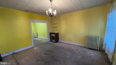 Living - 225 Cromwell Ter NE, Washington, DC 20002 photo 2 of 3