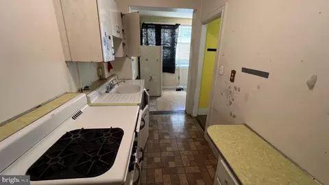 Entry Way - 225 Cromwell Ter NE, Washington, DC 20002 photo 8 of 29
