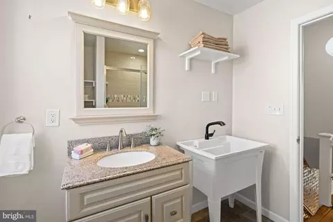 1011 9th St NE, Washington, DC 20002 photo 49