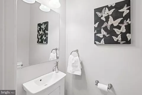 1011 9th St NE, Washington, DC 20002 photo 28