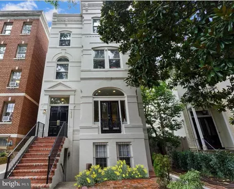 3035 Q St NW #5, Washington, DC 20007