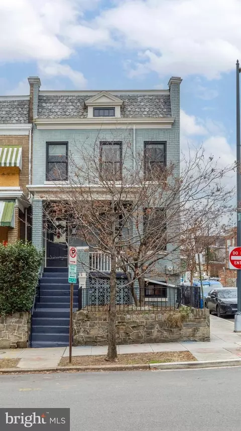935 15th St SE, Washington, DC 20003 photo 1