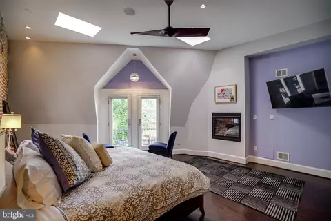 Bedroom - 2149 Florida Ave NW, Washington, DC 20008 photo 3 of 8