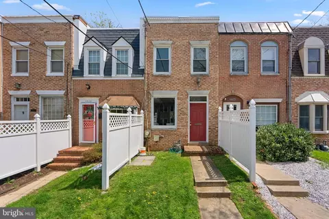 4827 41st St NW, Washington, DC 20016