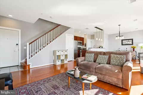 343 Cedar St NW #323, Washington, DC 20012