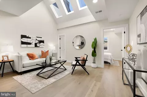 2639 41st St NW #6, Washington, DC 20007
