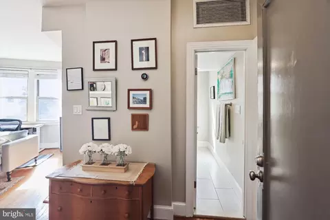 18 9th St NE #207, Washington, DC 20002 photo 2