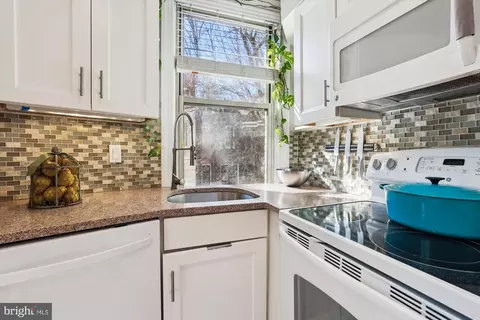 18 9th St NE #207, Washington, DC 20002 photo 16