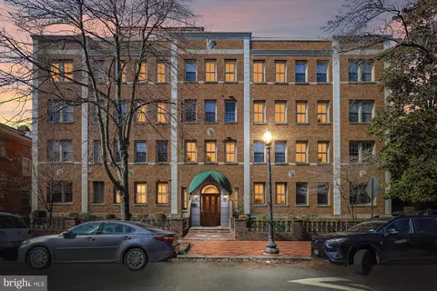 18 9th St NE #207, Washington, DC 20002