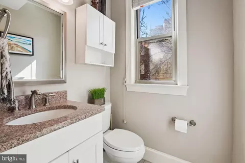 18 9th St NE #207, Washington, DC 20002 photo 26