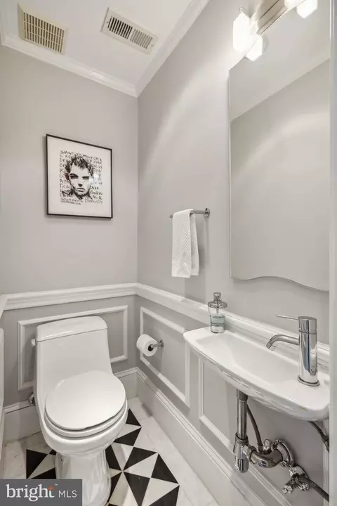 1213 O St NW, Washington, DC 20005 photo 11