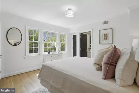 4423 Volta Pl NW, Washington, DC 20007 photo 16