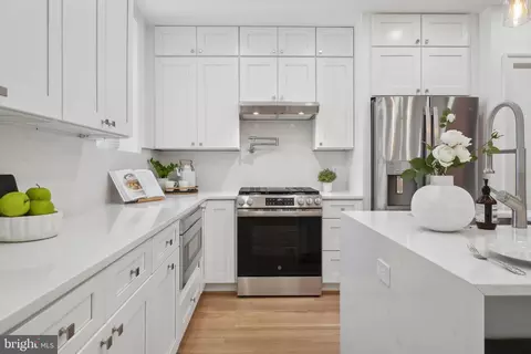 4423 Volta Pl NW, Washington, DC 20007 photo 8