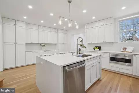 4423 Volta Pl NW, Washington, DC 20007 photo 9