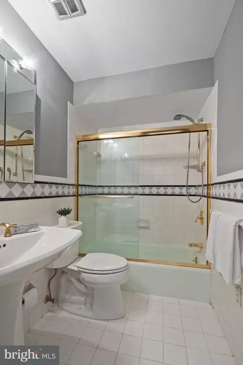 Bath - 1230 C St SE, Washington, DC 20003 photo 2 of 4