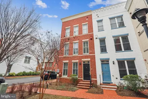 906 3rd Pl SE, Washington, DC 20003