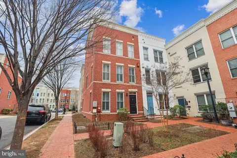 906 3rd Pl SE, Washington, DC 20003 photo 2