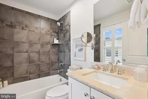 906 3rd Pl SE, Washington, DC 20003 photo 37