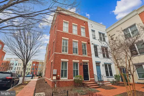 906 3rd Pl SE, Washington, DC 20003 photo 3